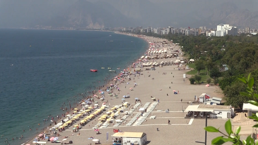 Antalya sahillerinde yoğunluk yaşanıyor