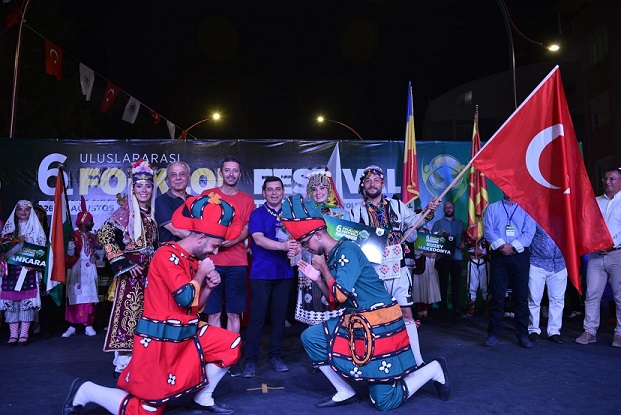Kepez’in 6. Uluslararası Folk Festivali’ne Muhteşem Gala