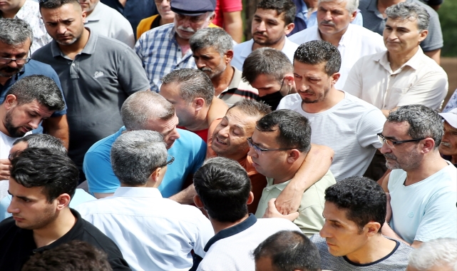 Antalya’da trafik kazasında ölen anne ile kızı defnedildi