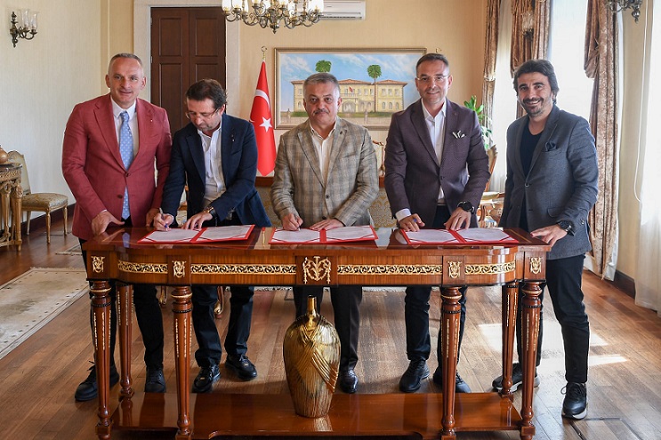 Antalya Yüce Gönüllü İnsanlarla Dolu