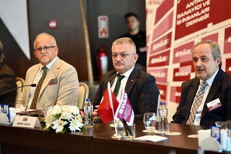 Vali Yazıcı: Dünyanın en önemli yat üretim merkezi olmayı hedefliyoruz