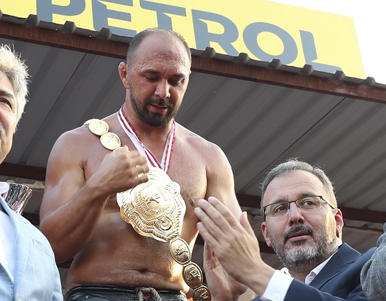 670. Tarihi Elmalı Yağlı Güreşleri’nin başpehlivanı Ali Gürbüz oldu