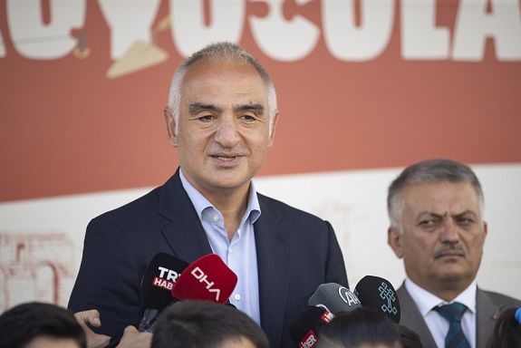 Bakan Ersoy: “Türkiye turizmi rekorlar kırarak ileriye dönük hedeflerini yakalamayı devam edecek”
