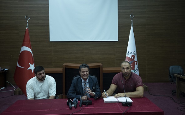 Başpehlivan Ali Gürbüz, Kırkgöz Döşemealtı Belediyesi Gençlik ve Spor’la sözleşme imzaladı