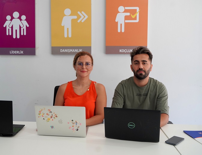 Jelibot: kendi kendine öğrenen dijital asistan