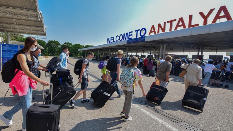 Antalya’ya hava yoluyla gelen turist sayısı 9 milyonu aştı