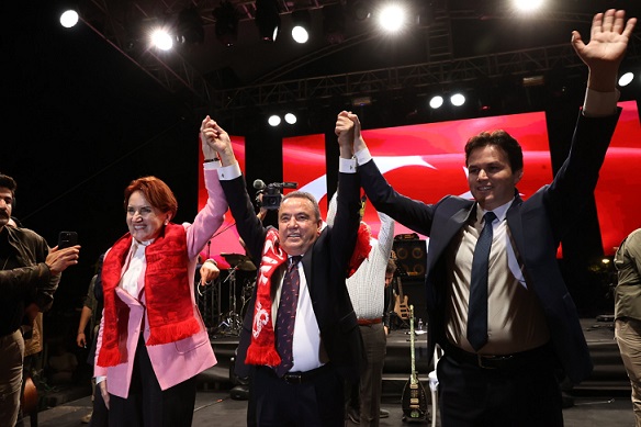 İYİ Parti Genel Başkanı Akşener’den Başkan Böcek ve Başkan Kocakaya’ya övgü