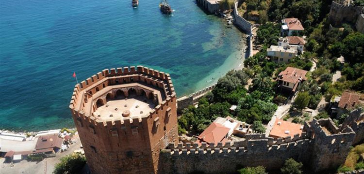 Alanya Kalesi önündeki su altı kazılarında Roma dönemine ait tersane bulundu