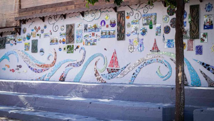 Antalya’da atık seramik ve camlar sanata dönüştürüldü
