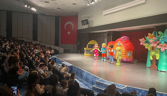 Çizgi film karakteri Niloya, Antalya’da çocuklarla buluştu