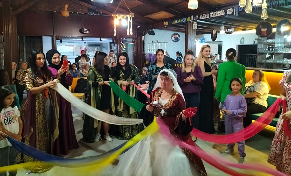 Serik’te down sendromlu Songül Çam için düğün töreni düzenlendi