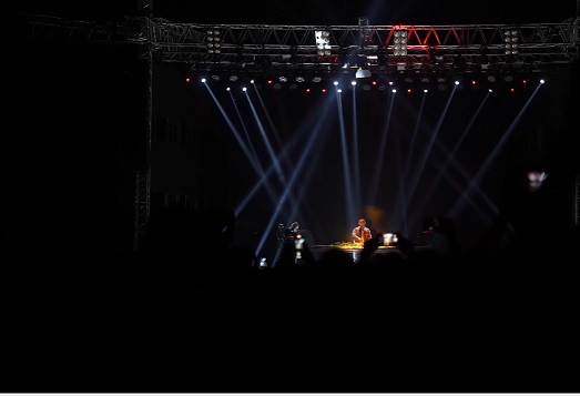 DJ Burak Yeter, mezun olduğu Akdeniz Üniversitesi’nde konser verdi
