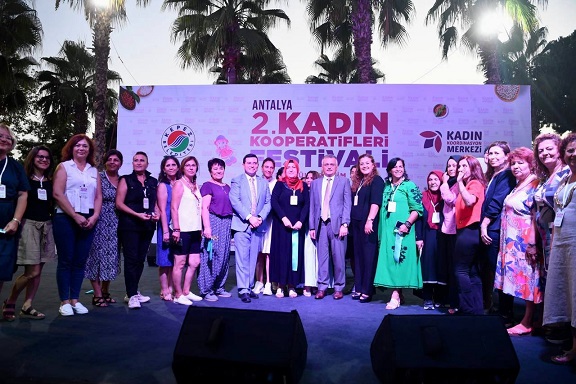 Vali Yazıcı’dan Kadınlara Övgü