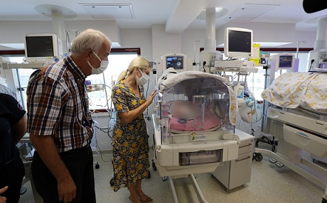 Rektör Özkan, Havva Erdem’i ve bebeğini ziyaret etti