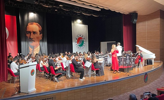 Kepez’in senfoni orkestrasından Cumhuriyetin 99. yılına özel konser