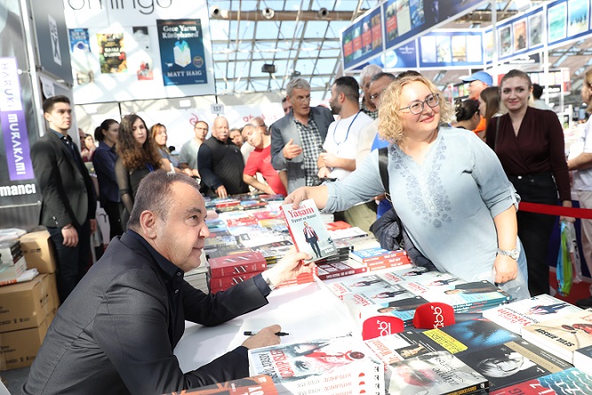 Antalya Kitap Fuarı’nın 5’nci gününde de ziyaretçi rekoru