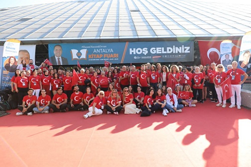 Antalya Kitap Fuarı’nda hafta sonu yoğunluğu