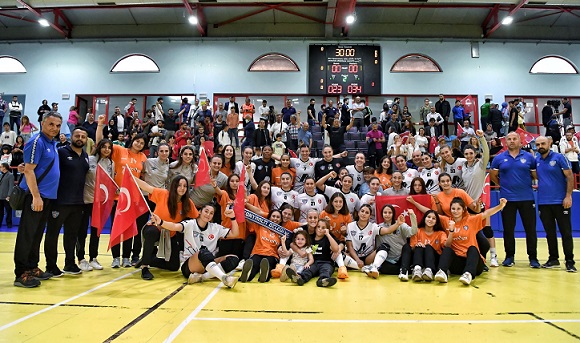 Mavi Kelebekler Avrupa’da bir başka