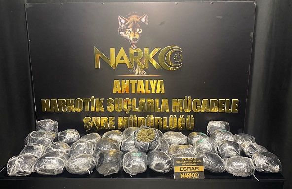 Antalya’da Şüpheli Araçta 12 Kilo Esrar Ele Geçirildi