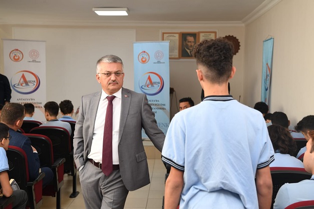 Vali Yazıcı: Gençlerimizin Okuma Kültürünü Geliştireceğiz