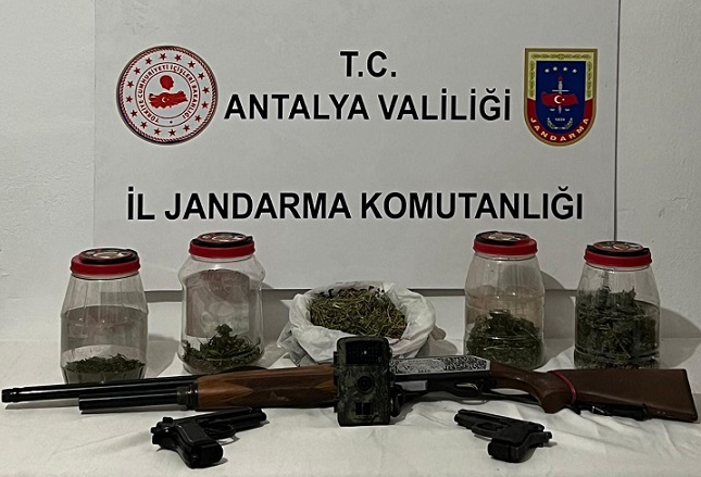 Jandarmadan uyuşturucu madde imal ve ticareti yapan şahıslara operasyon