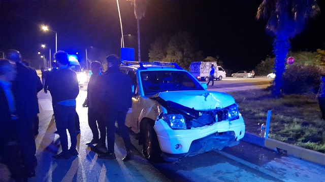 Finike’de pikap ile hafif ticari aracın çarpıştığı kazada 5 kişi yaralandı
