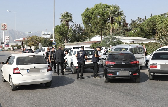 Antalya’da “Huzurlu sokaklar uygulaması” yapıldı