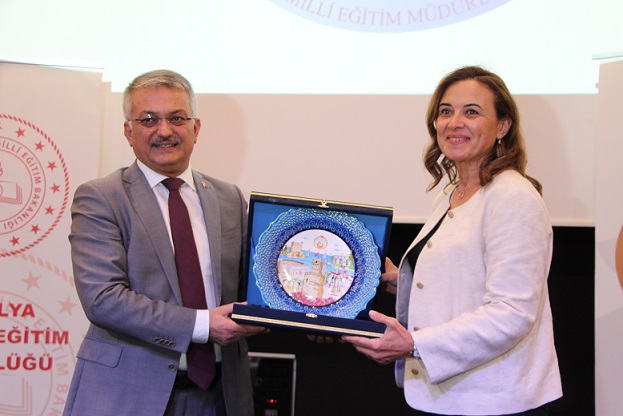 Vali Yazıcı, Alanya’da hayırseverlerle bir araya geldi