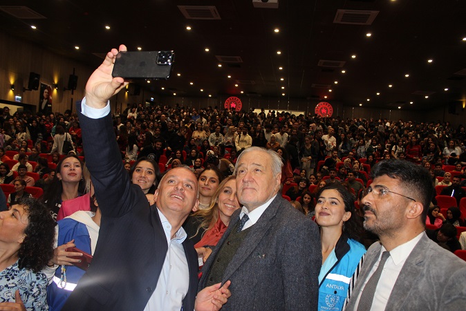 Tarihçi Prof. Dr. İlber Ortaylı, Antalya’da üniversite öğrencileriyle buluştu