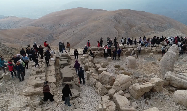 Dünya mirası Nemrut’un bu yılki ziyaretçi sayısı çeyrek milyona yaklaştı