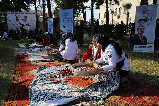 Biberden yapılan 63 çeşit yemek ve tatlılar tanıtıldı