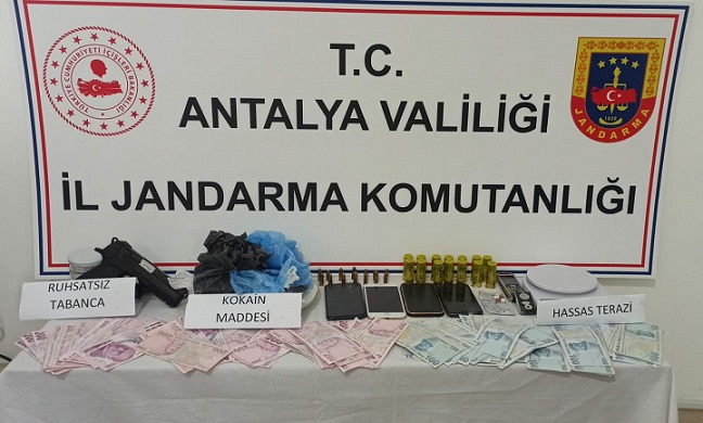 Uyuşturucuyla Mücadele Kapsamında 3 Ayrı Adrese Operasyon Düzenlendi