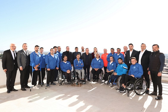 Başkan Böcek Tekerlekli Basketbol Takımı ile buluştu