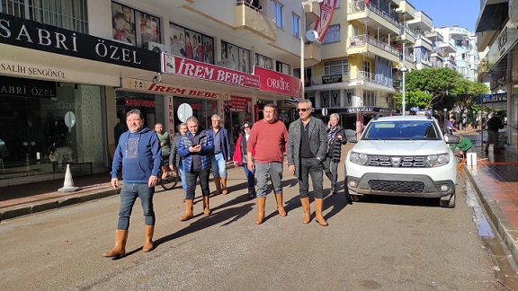 Deva Partisi Antalya Selden Etkilenen Vatandaşların Yanında Olmak İçin Kumluca’ya Gitti