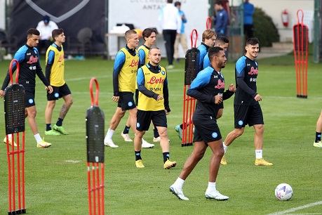 Serie A lideri Napoli’nin Antalya kampı devam ediyor