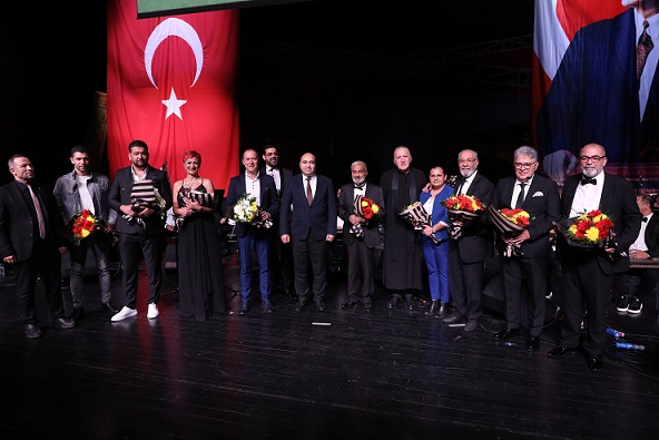 Antalyalı sanatçılar ‘Senede Bir Gün’ konseri ile anıldı