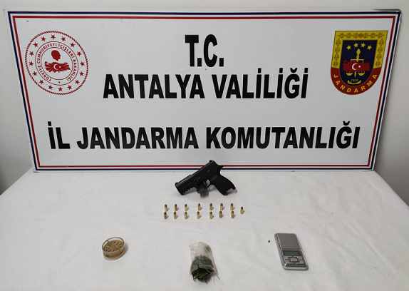 Villa Kiralayıp Uyuşturucu Yetiştirdiler