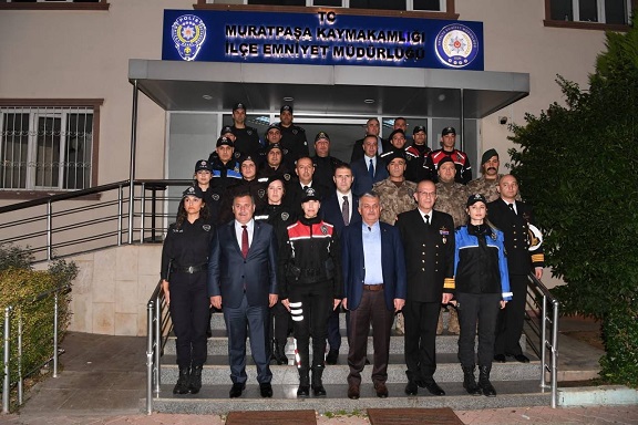 Vali yazıcı, 2022’nin son saatlerinde görevi başındaki güvenlik güçlerini ziyaret etti