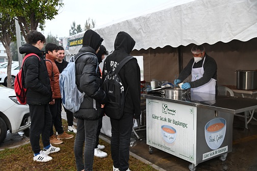 Manavgat Belediyesi’nden Öğrencilere Sıcak Çorba