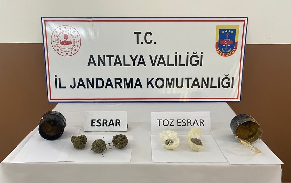 Jöle kutusundan 450 gram esrar çıktı