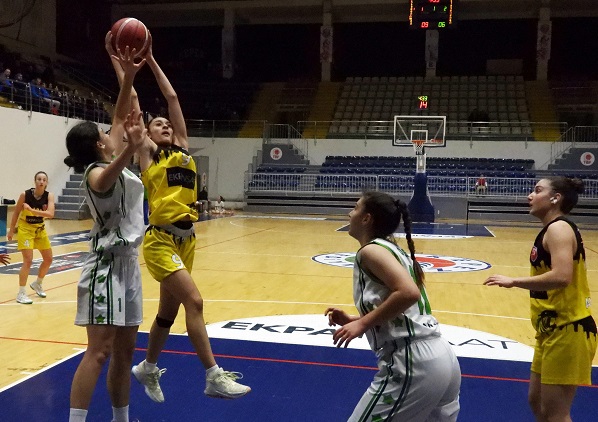 Kepez’in uzun kızları kupaya göz kırptı