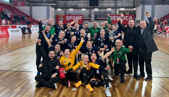 Mavi Kelebekler Avrupa’da çeyrek finalde