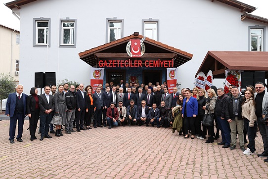 Başkan Böcek Çalışan Gazeteciler Günü’nü kutladı