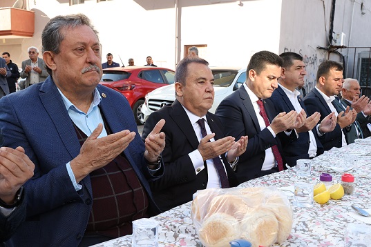 Başkan Böcek Kumluca’yı ziyaret etti