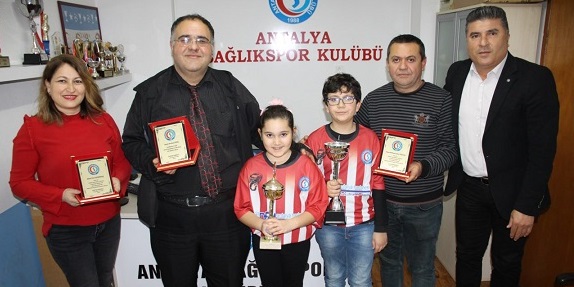 Satrançta, Antalya Sağlıkspor damgası