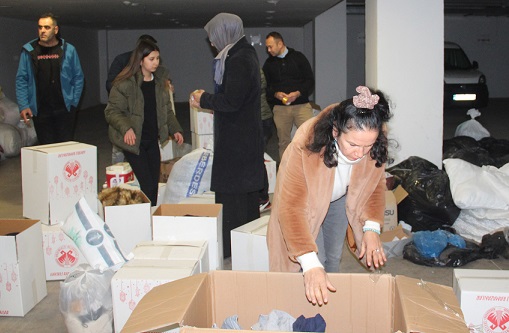 Yürekleri yakan depremde Döşemealtı Tek yürek oldu