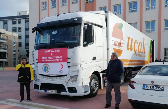 Yaş meyve sebze sektörü, araçları ile Türkiye’nin yardımlarını deprem bölgesine taşıyor