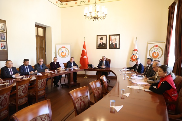 Başkan Böcek Vali Yazıcı, iş insanları ve turizmcilerle depremi görüştü