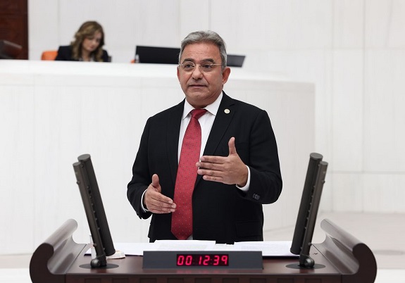 CHP’li Budak: “Depremzedelere Boş Afet Senedi İmzalatılacak”