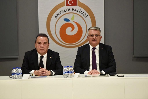 Vali Yazıcı: Depremzedelerin ihtiyaçlarını karşılamak için çalışmalarımıza devam ediyoruz